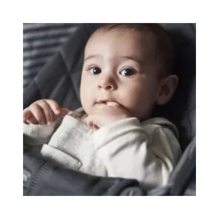 Baby Bjorn Bouncer Bliss Geweven Klassiek Quilt Zandgrijs><noscript><img width=