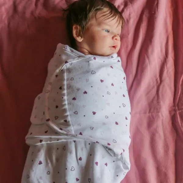 Bo Jungle B-Wrap Lovely Hearts Small> Inbakeren|4-Seizoenen Slaapzakken