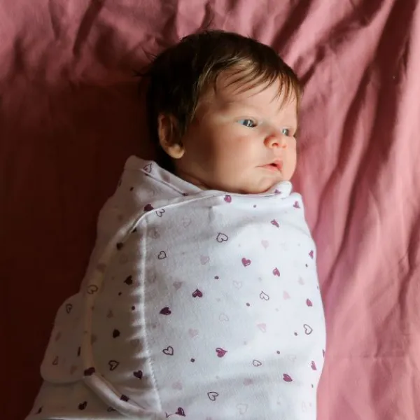 Bo Jungle B-Wrap Lovely Hearts Small> Inbakeren|4-Seizoenen Slaapzakken