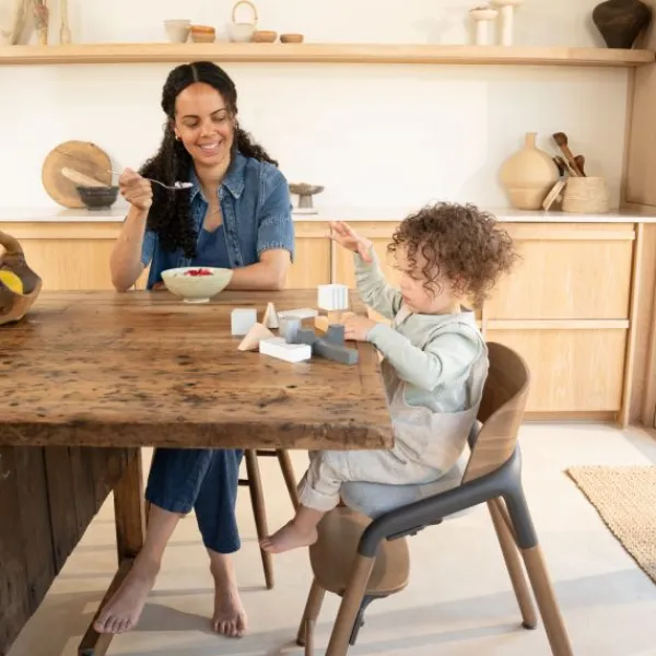 Bugaboo Giraffe Base Wood/Grey> Houten Kinderstoelen|Meegroeistoelen