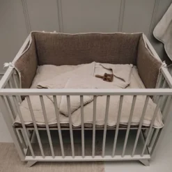 Koeka Boxkleed Warm White/Sage 75 x 95 cm><noscript><img width=