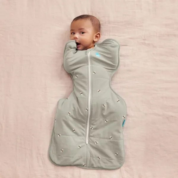 Love To Dream SwaddleUp™ 2.5 TOG - Fase 1 - Maat M - Olive Bees> 4-Seizoenen Slaapzakken