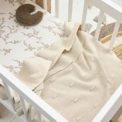 Meyco Baby Ledikantdeken Knots Soft Sand 100 x 150 cm><noscript><img width=