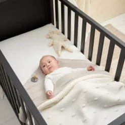 Meyco Baby Ledikantdeken Teddy Knots Offwhite 100 x 150 cm><noscript><img width=